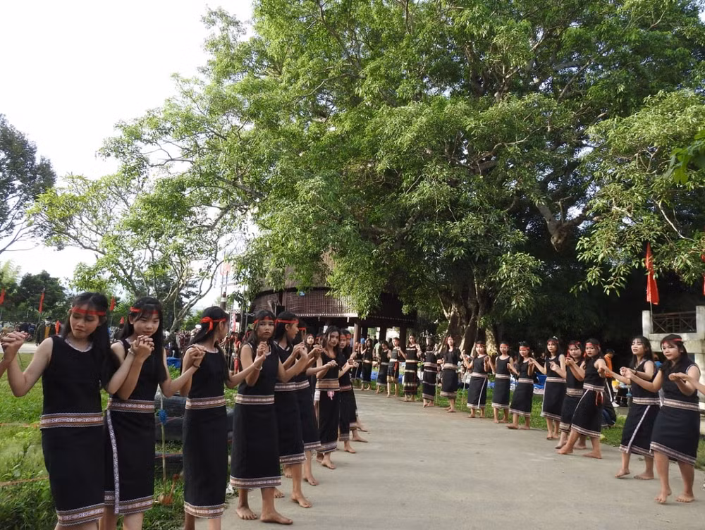 vui tet cung cac lang dan toc thieu so o kon tum hinh 1