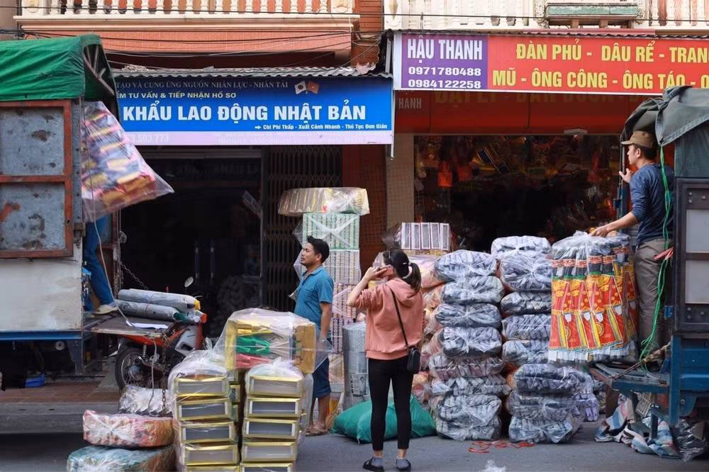 thu phu vang ma song ho tat bat chay hang phuc vu tet ong cong ong tao hinh 3