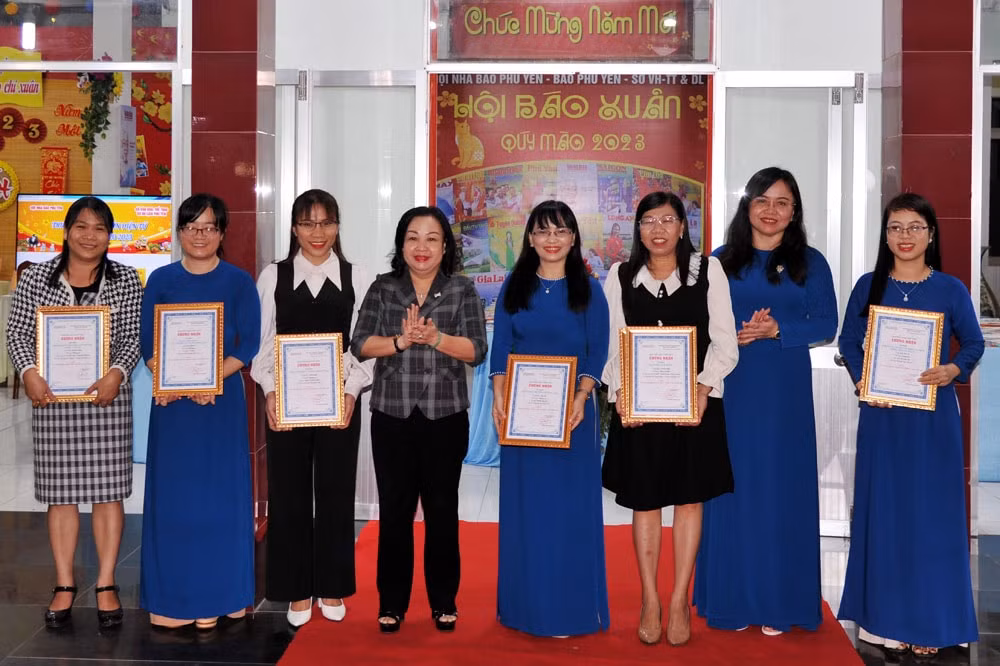 hoi bao xuan phu yen gioi thieu nhieu sac thai dac trung net sang tao cua moi co quan bao chi hinh 2