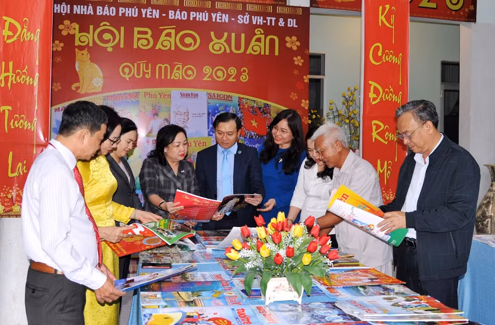 hoi bao xuan phu yen gioi thieu nhieu sac thai dac trung net sang tao cua moi co quan bao chi hinh 1