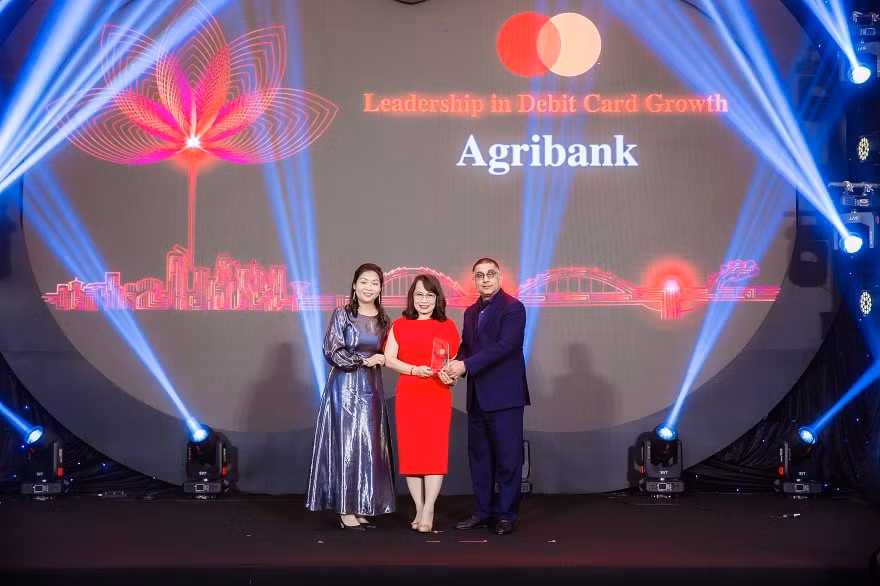 agribank khang dinh thuong hieu bang nhung giai thuong uy tin hinh 3