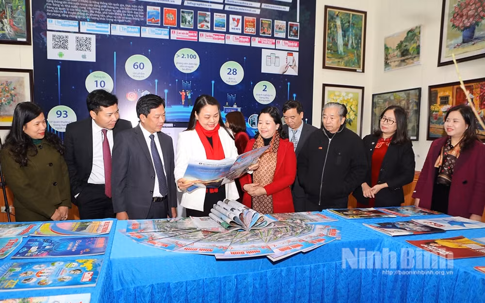 ninh binh khai mac trung bay bao xuan va trien lam my thuat mung xuan quy mao 2023 hinh 2