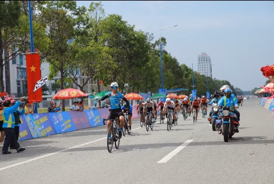 hap dan tranh tai chang chung ket mua giai xe dap quoc te truyen hinh binh duong nam 2023 cup number 1 hinh 5