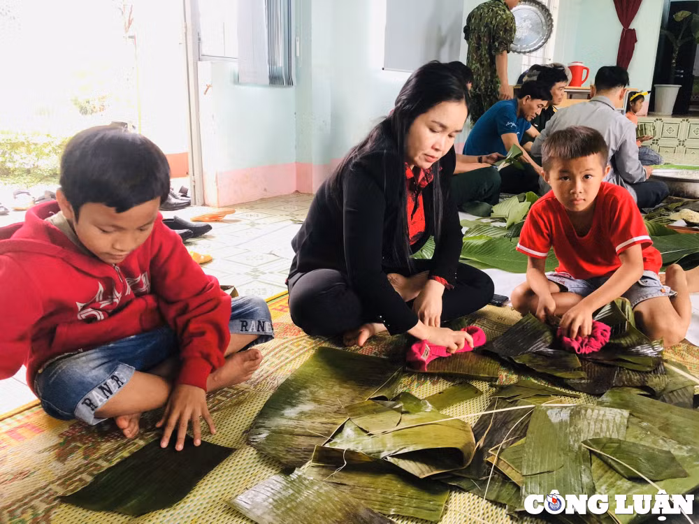 gia lai mang tet am cho tre em mo coi va nguoi gia neo don hinh 2