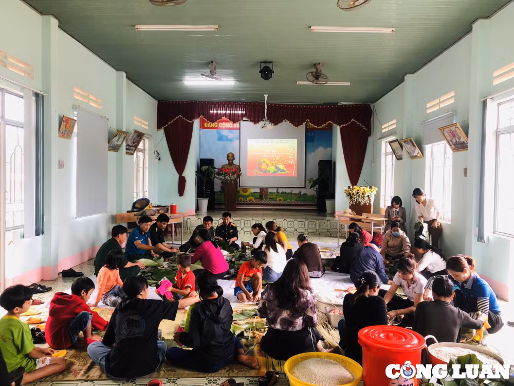 gia lai mang tet am cho tre em mo coi va nguoi gia neo don hinh 1