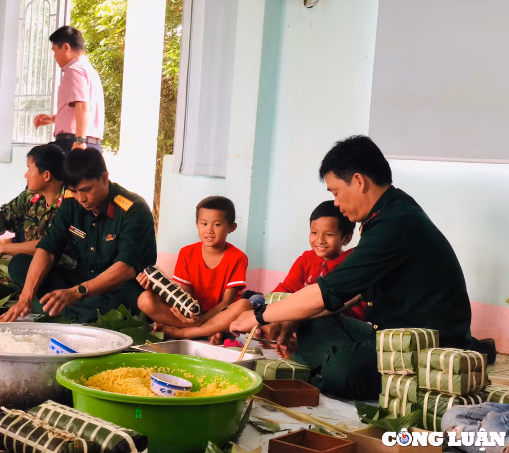 gia lai mang tet am cho tre em mo coi va nguoi gia neo don hinh 9