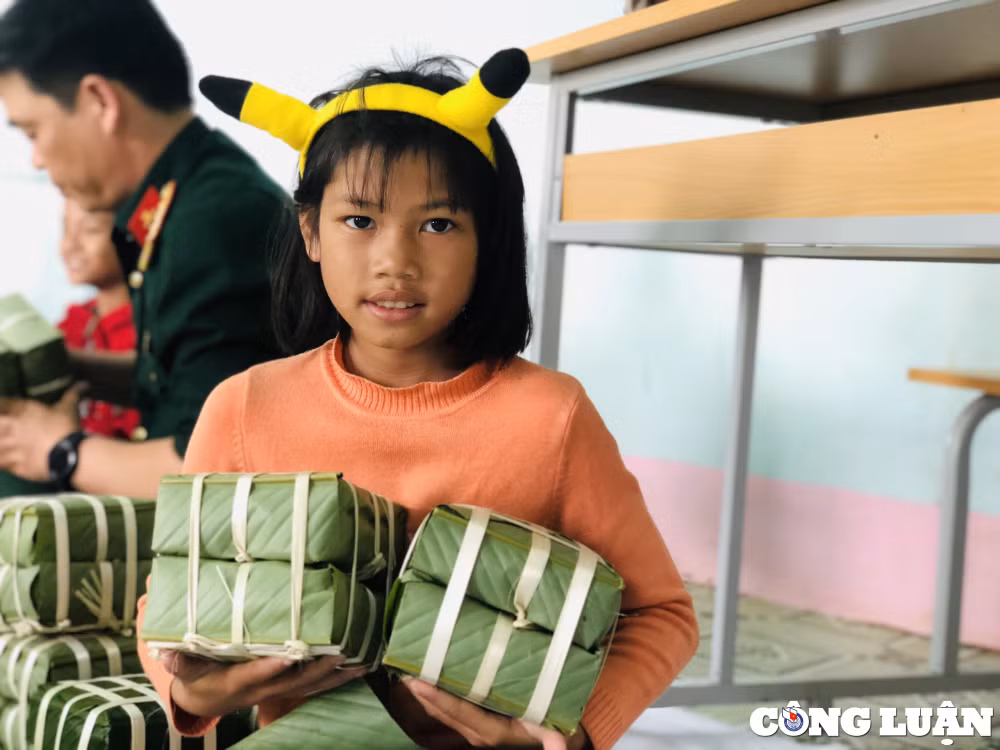 gia lai mang tet am cho tre em mo coi va nguoi gia neo don hinh 8