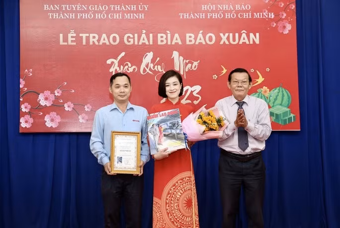 hoi nha bao tp hcm trao giai bia bao xuan quy mao 2023 hinh 2