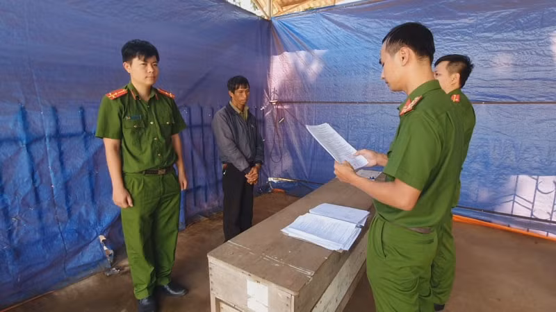 khoi to doi tuong dung sung ban nguoi khac bi thuong hinh 1
