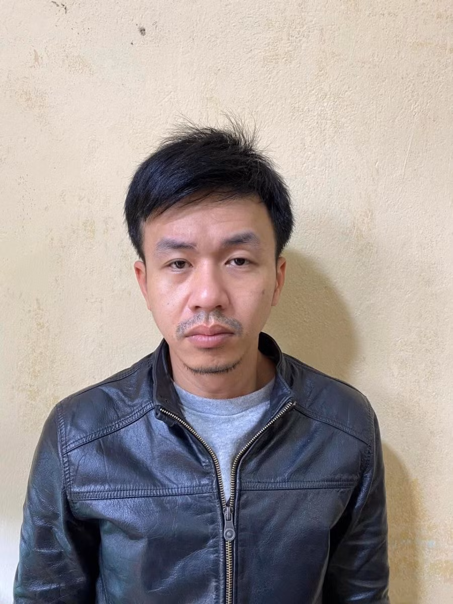 khoi to doi tuong gia danh nhan vien ngan hang de lua dao hinh 1