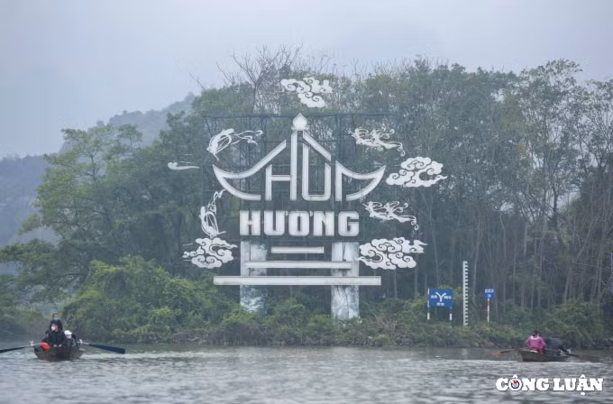 khong de bien tuong tin nguong tai le hoi thanh dich vu mang tinh truc loi hinh 1
