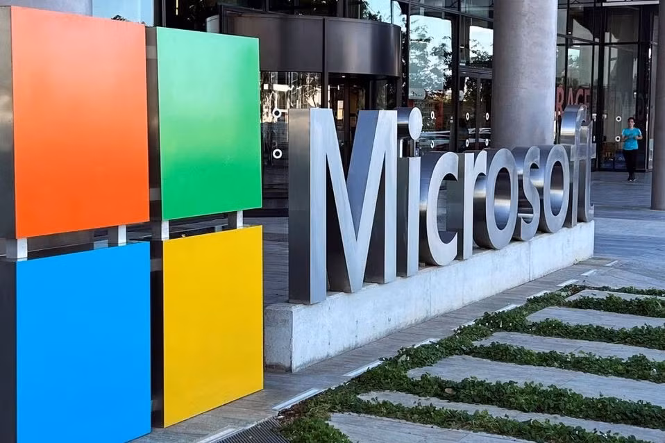 microsoft sa thai 10000 nhan vien hinh 1