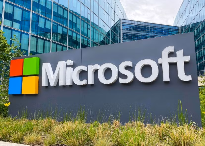 microsoft sa thai 10000 nhan su apple nam ngoai khung hoang hinh 1