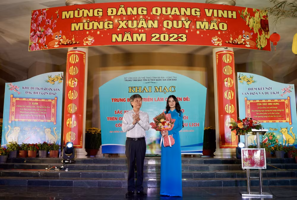 hoa hau nguyen thanh ha vinh du va trach nhiem khi lam dai su cho con dao hinh 2