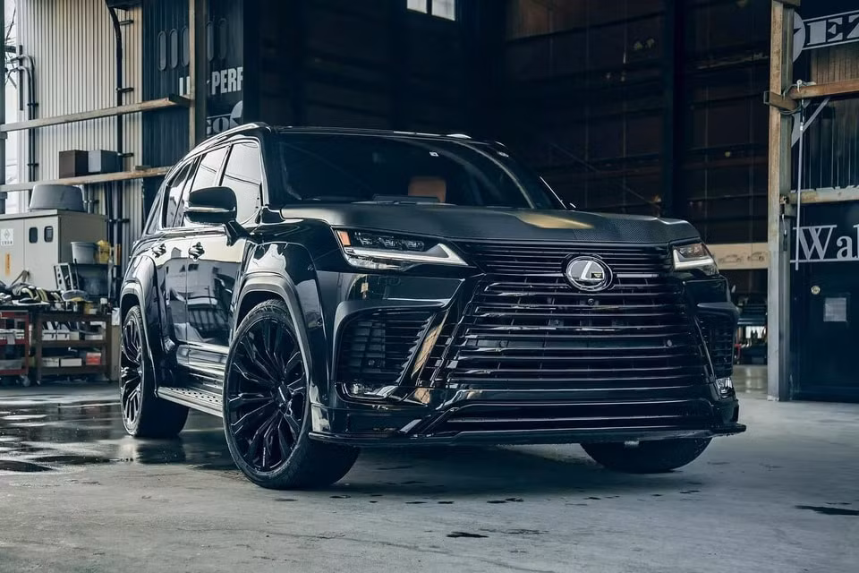chi tiet lexus lx 600 liberty walk ban do than rong hinh 1