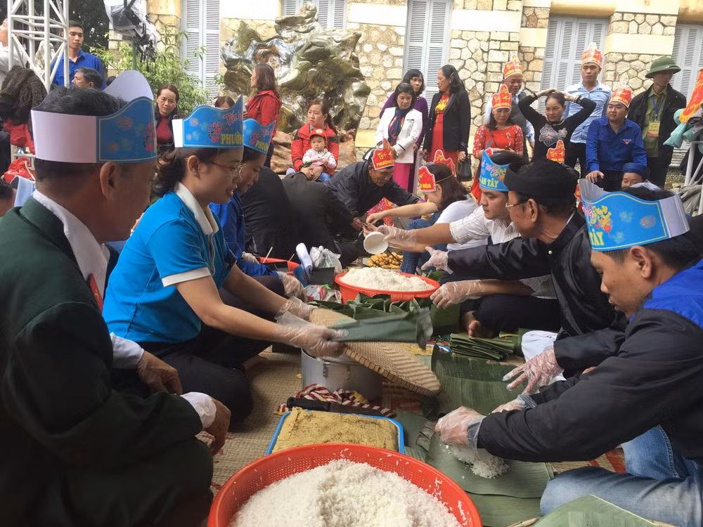 hap dan voi chuong trinh tet hue nam 2023 hinh 1