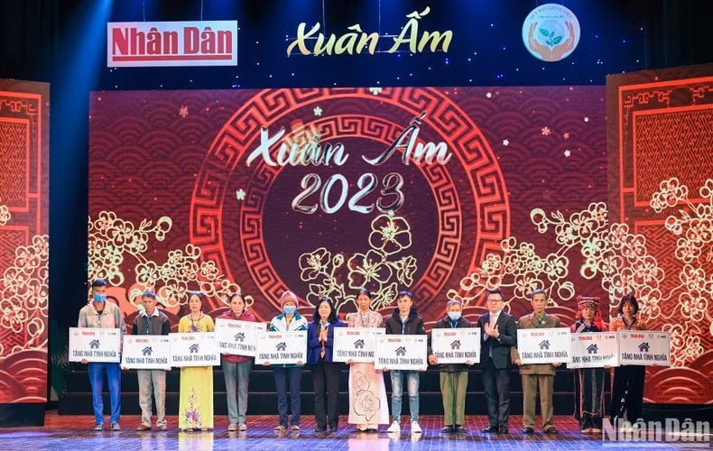 chuong trinh xuan am 2023 lan toa thong diep ve se chia yeu thuong chung tay vi nguoi ngheo hinh 4