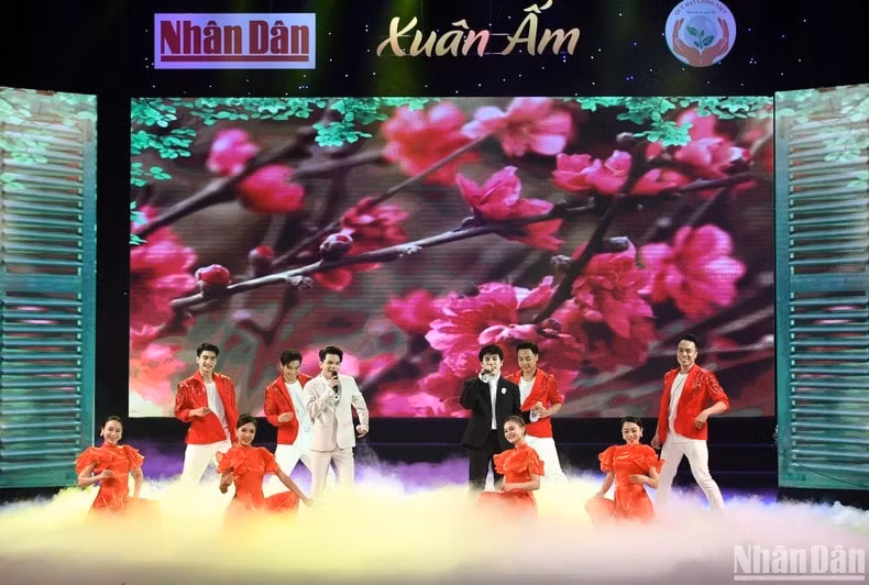 chuong trinh xuan am 2023 lan toa thong diep ve se chia yeu thuong chung tay vi nguoi ngheo hinh 3