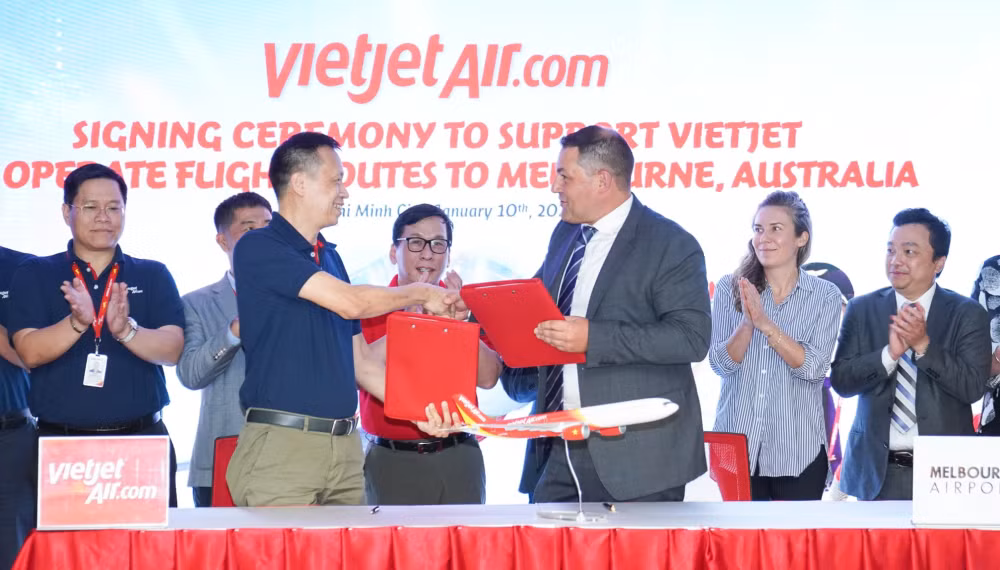 lanh dao vietjet cung bo truong bang victoria uc cong bo duong bay thang giua tp ho chi minh va melbourne tu ngay 31 3 2023 hinh 2