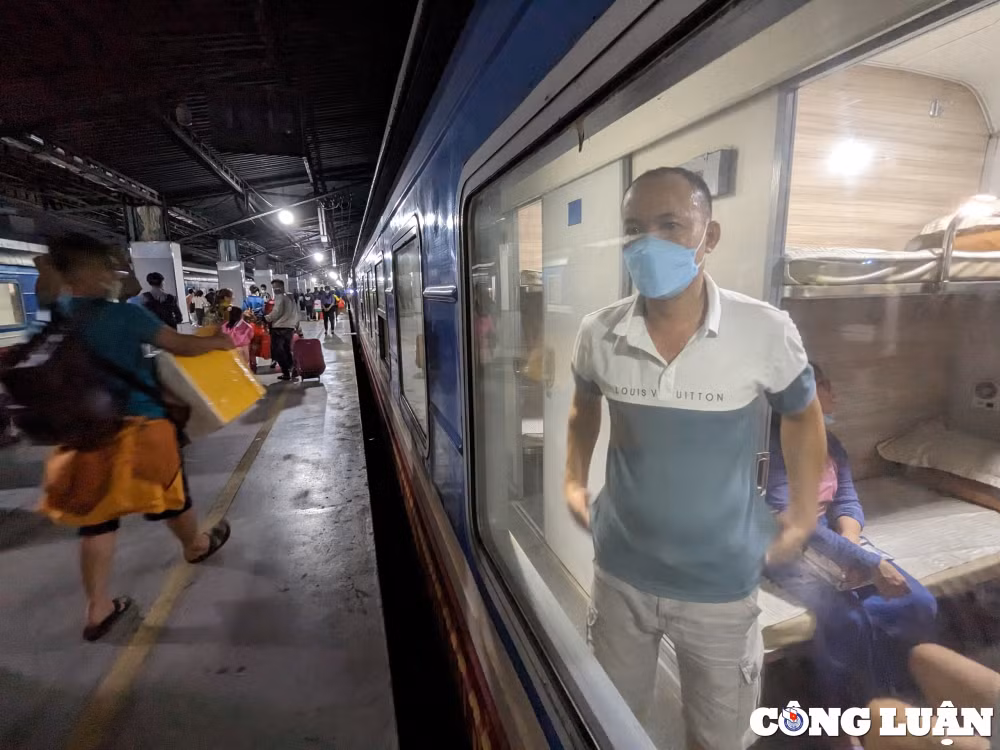 ga sai gon nhon nhip nguoi ve que don tet hinh 8
