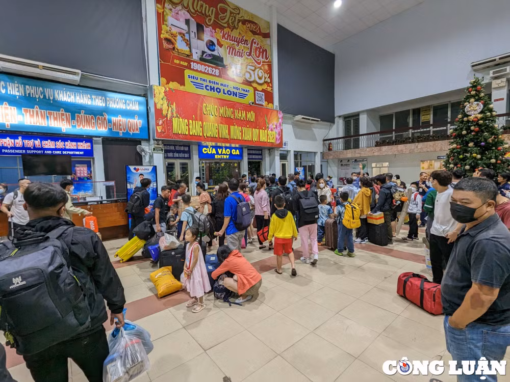 ga sai gon nhon nhip nguoi ve que don tet hinh 5