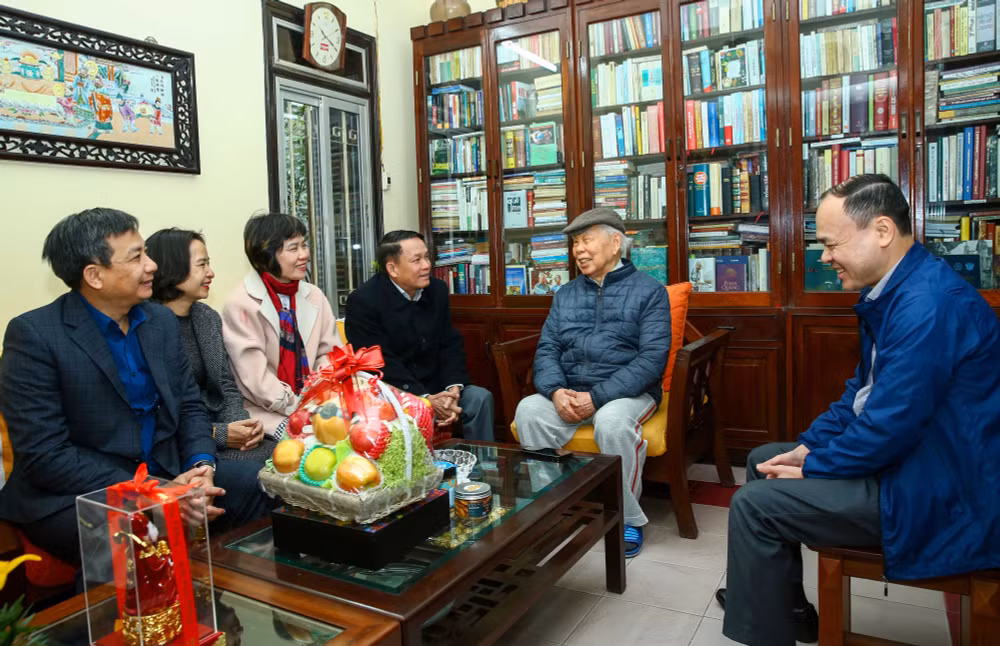 lanh dao hoi nha bao viet nam tham va chuc tet nha bao lao thanh phan quang hinh 1