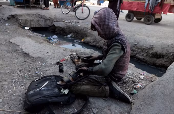 can tien mat taliban doi cac nuoc giai phong hang ty usd bi dong bang hinh 2