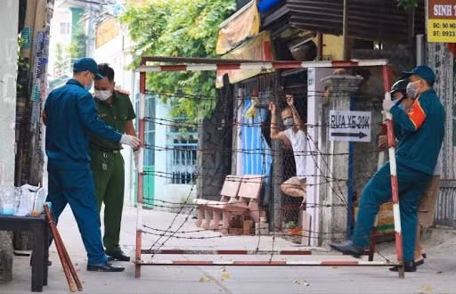 TP. HCM dỡ phong tỏa con hẻm ở quận 11 liên quan ca dương tính Covid-19. Ảnh: TL