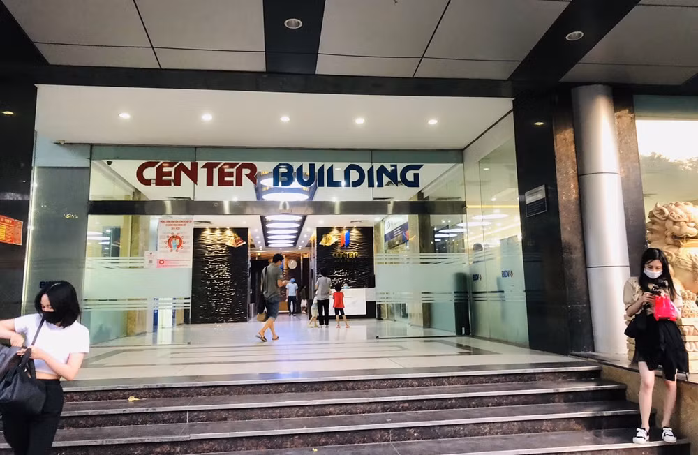Toà nhà Centrel Building - Khu Hapulico (số 1 Nguyễn Huy Tưởng, quận Thanh Xuân) là nơi nhân viên dương tính Covid-19 làm việc. Ảnh: TL