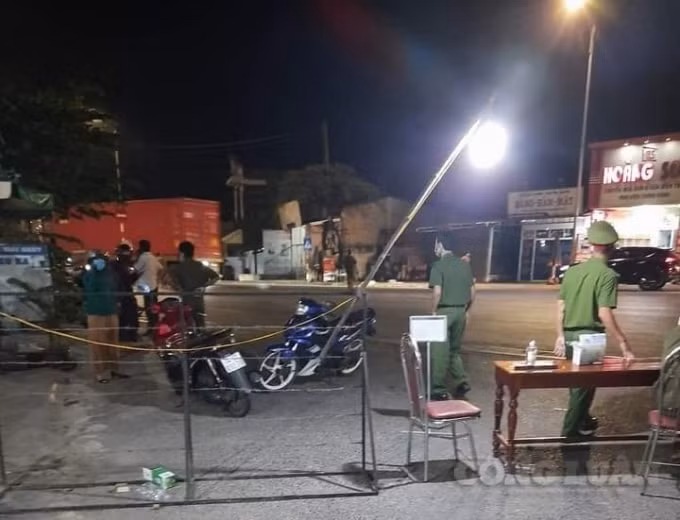 Lập chốt kiểm tra y tế nghiêm ngặt các trường hợp ra và xã Phong Hiền.