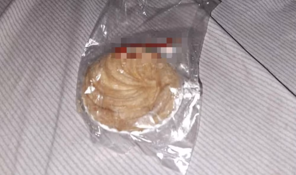 tre tu vong nghi do an banh su kem nhin ra khoang trong ve quan ly thuc pham tu thien hinh 2