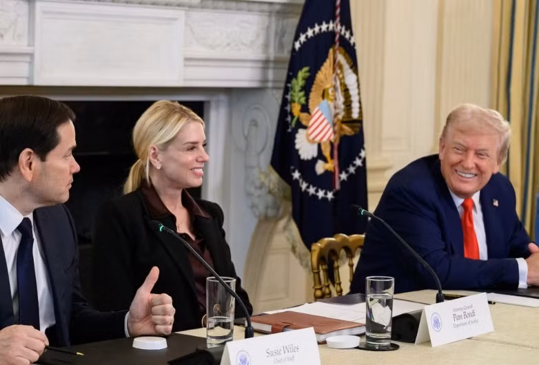 Tổng Chưởng lý Pam Bondi