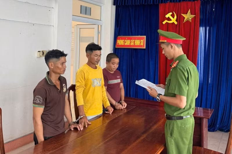 Công an Đà Nẵng khởi tố 3 đối tượng đánh người vỡ sọ, chỉ vì bóp còi xua đàn trâu. Ảnh: CACC