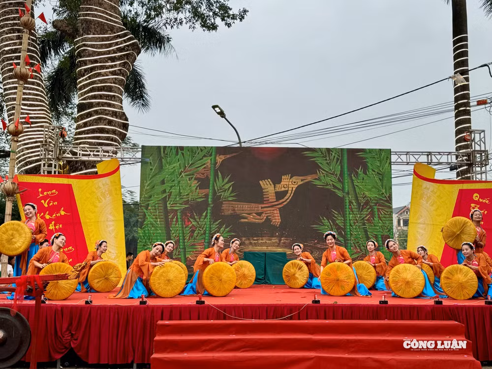 Chương trình văn nghệ khai mạc Lễ hội.