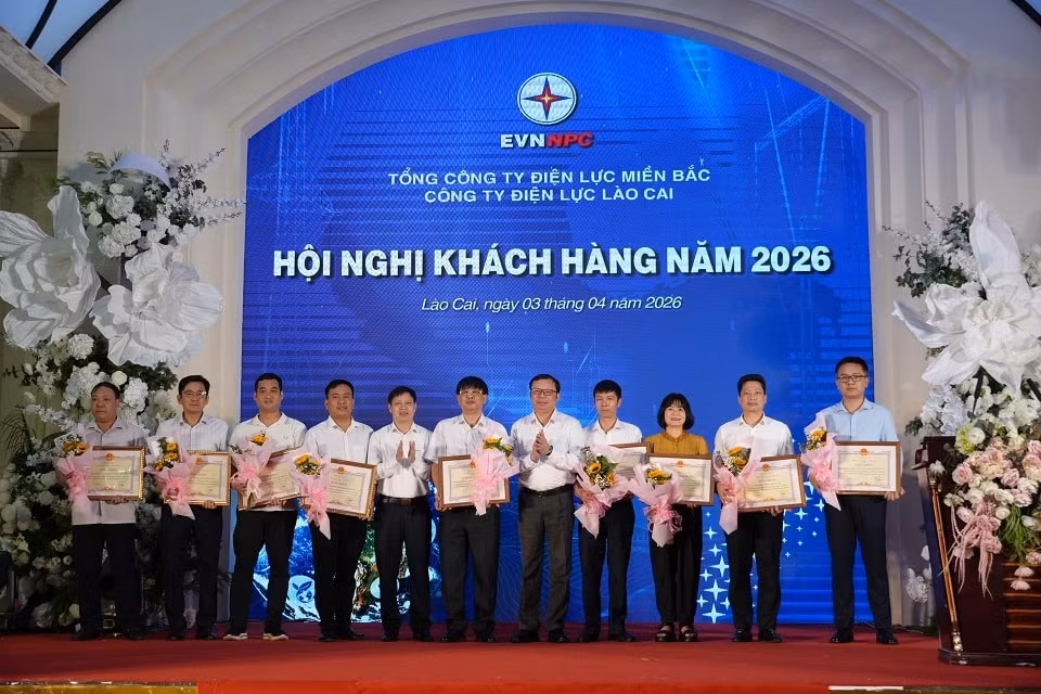 EVNNPC đẩy mạnh tuyên truyền sử dụng điện tiết kiệm và hiệu quả tới khách hàng và cộng đồng