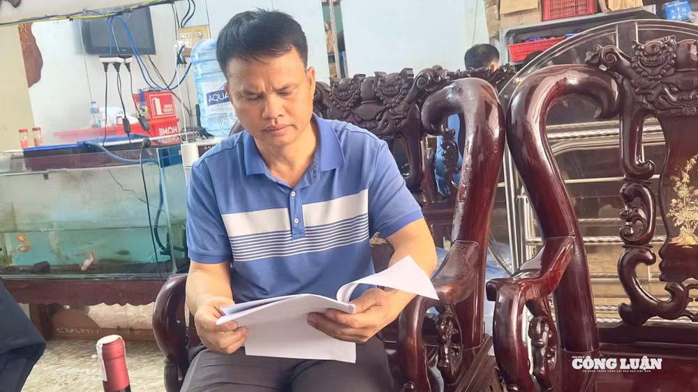 Ông Ngô Quang Dũng trao đổi với PV.