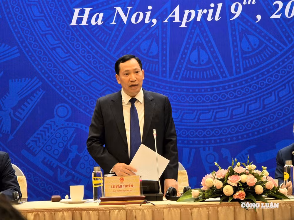Thượng tướng Lê Văn Tuyến, Thứ trưởng Bộ Công an thông tin tại họp báo. Ảnh: Hà