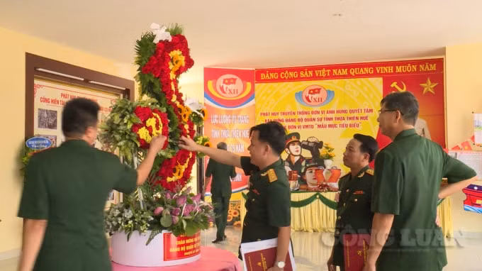 Lực lượng vũ trang tỉnh Thừa Thiên Huế trang trí chào mừng Đại hội.