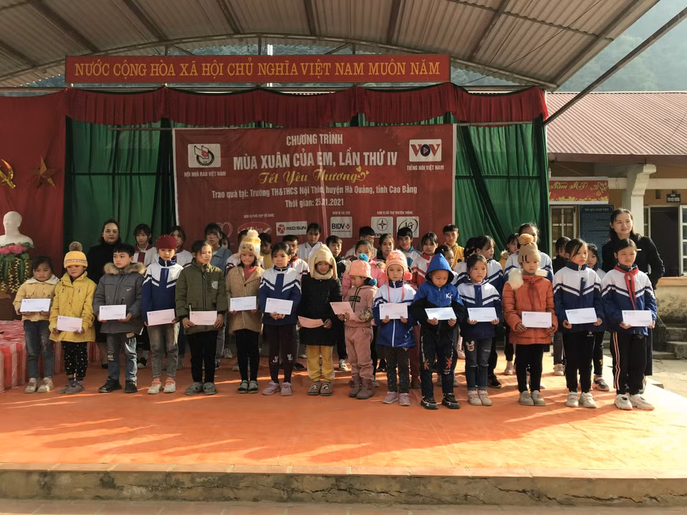 Chương trình “Mùa xuân của em” đến với các em nhỏ tại tỉnh Cao Bằng.