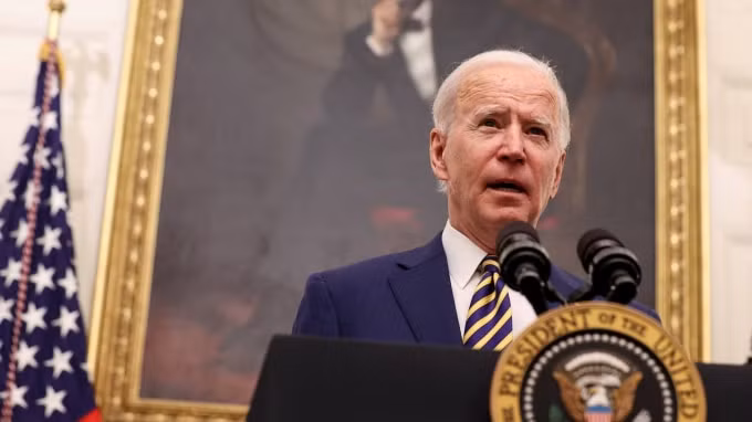 Tổng thống Joe Biden đang cân nhắc cân nhắc các lựa chọn về thuế quan đối với hàng hóa Trung Quốc - Ảnh: Reuters
