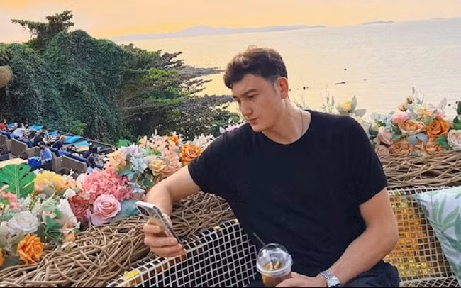 Đặng Văn Lâm tiếp tục đăng ảnh đi chơi sau khi rời Muangthong. Ảnh: internet