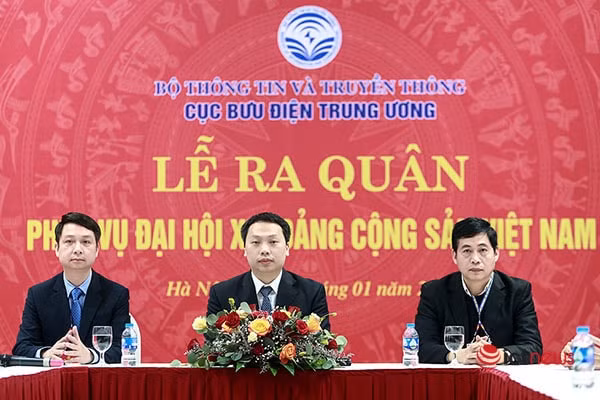 Ban chỉ đạo chuyển đổi số và an toàn, an ninh mạng Bộ TT&TT có Trưởng ban là Thứ trưởng Nguyễn Huy Dũng (ngồi giữa), Phó trưởng ban là Cục trưởng Cục An toàn thông tin Nguyễn Thành Phúc (bên phải). Ảnh: itcnew