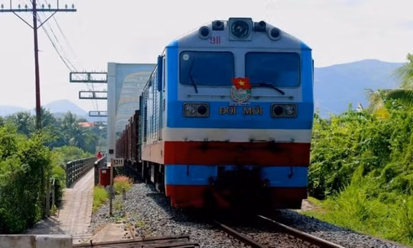 Ngành đường sắt dừng chạy nhiều tàu địa phương do lượng hàng khách di chuyển sụt giảm nghiêm trọng vì ảnh hưởng của dịch bệnh Covid-19. Ảnh minh họa