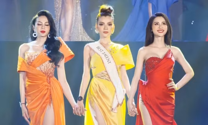 Nhan sắc của Trân Đài nổi bật giữa top 3.