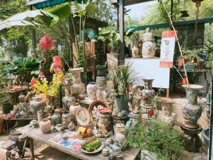 Vườn Nhà Gốm mang đến triển lãm gốm Nam Bộ và workshop xoay hình nắn dạng, vẽ gốm thủ công nhằm mục đích đưa gốm Nam Bộ ngày càng gần gũi và tiếp cần được nhiều hơn với người Việt Nam, và xa hơn là thị trường nước ngoài.