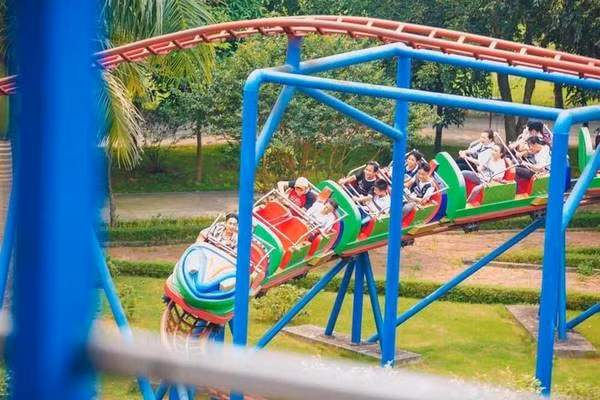 Mới đây trong hoạt động ngoại khóa học sinh chơi tàu lượn ở Khu du lịch Đảo Ngọc Xanh (Phú Thọ) khiến 3 học sinh thương vong (ảnh minh họa - nguồn internet).