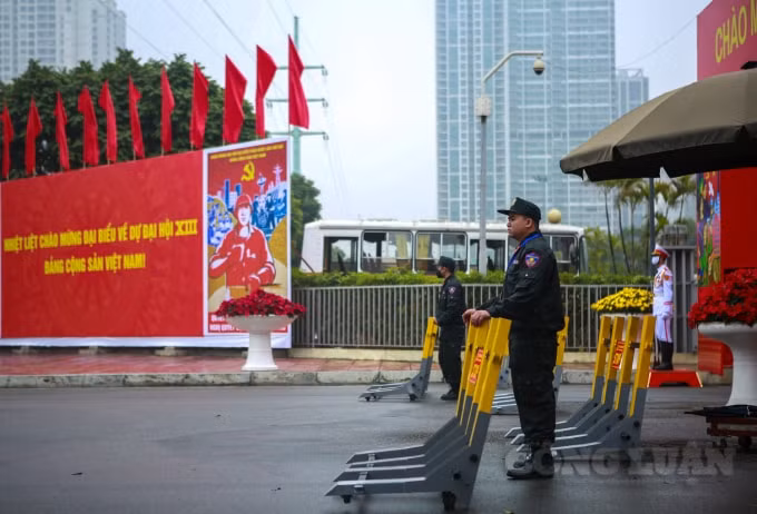 Trong công tác tổ chức Đại hội XIII của Đảng, việc bảo đảm tuyệt đối an ninh trật tự, an toàn, không để bị động, bất ngờ trong mọi tình huống là yêu cầu cao nhất đặt ra với lực lượng chức năng.