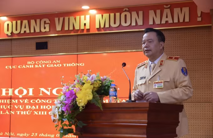 Thiếu tướng Nguyễn Văn Trung, Cục trưởng Cục CSGT chủ trì và phát biểu tại hội nghị.