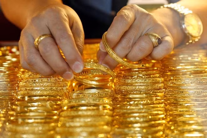Giá vàng SJC trong nước cao hơn thế giới gần 5 triệu đồng mỗi lượng. Ảnh minh họa