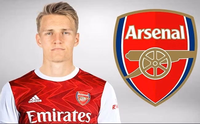 Tiền vệ Martin Odegaard có mặt ở London, chuẩn bị ra mắt Arsenal. Ảnh: internet